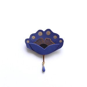 Leather ginkgo brooch - Handmade