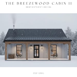Peut inclure: Une représentation d'un petit chalet, intitulé "THE BREEZEWOOD CABIN II". Le chalet a un toit en métal gris foncé, un bardage gris clair et un porche avec deux chaises. Le texte indique que le chalet fait 74.3 m² et 7.6m x 9.8m. La neige recouvre le sol et les arbres.