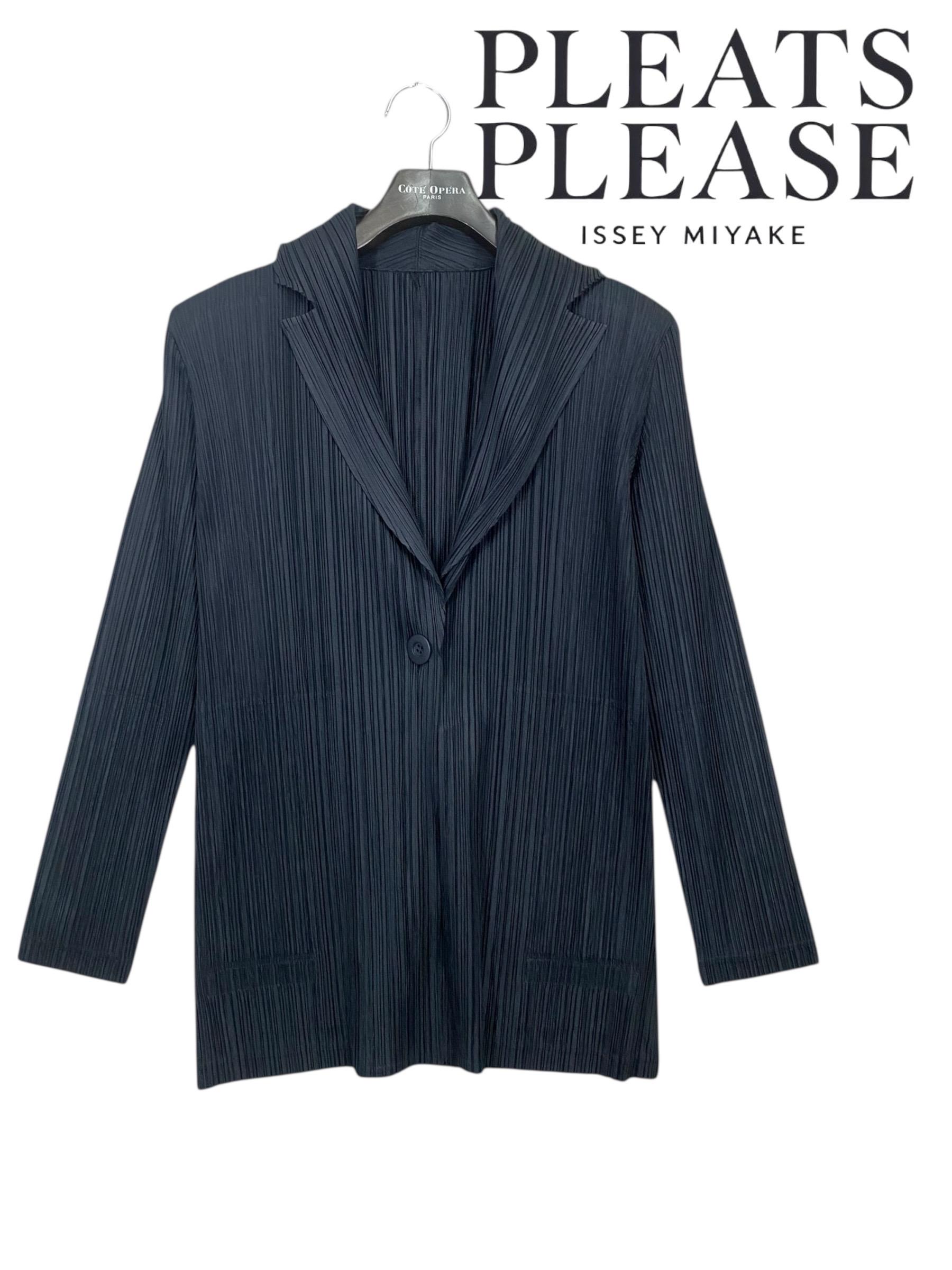 PLEATS PLEASE by ISSEY MIYAKE Spring 1999 Vintage Comic