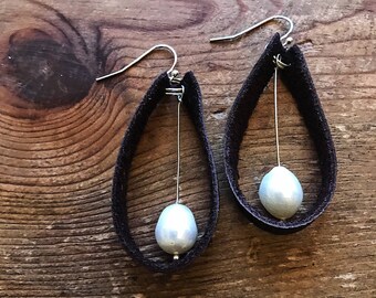 Leather Pearl Dangling Earrings