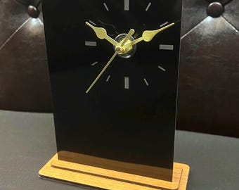 Horloge de bureau monolithe