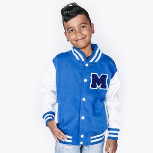 Gepersonaliseerde kindersweatshirt Varsity Jacket KONINGSBLAUW/WIT + koningsblauwe letter