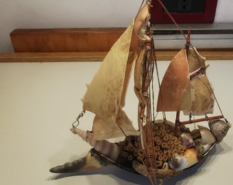 Schelpenboot - Krabbenklauwen - Koralen - Zee-egels - Artistieke boot - Ambachtelijk meesterwerk - Zeeliefhebbers - Verzamelaars