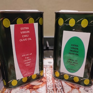 Carolina Reaper Chilies oil 250 ml - Truffle oil 100 ml - Truffle olive oil - truffle oil from Italy - Carolina Reaper Chilies olive oil