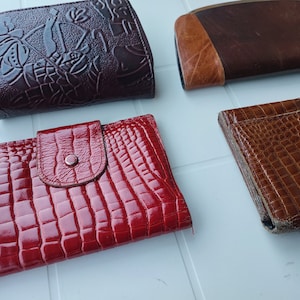 Vintage-Geldbörsen und Clutches: Leder-, Retro-, Krokodil-, Eidechsen-, Bordeaux-Geldbörsen- und Clutch-Kollektion – klassische und raffinierte Eleganz