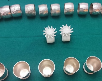 Elegante servetringen - Verzilverde porseleinen servetringen - Zilverkleurige metalen eierhouders - Chique serviesset