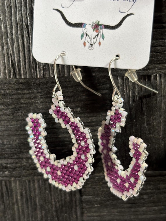 Lucky Style – Purple Horse Shoe Beaded Earrings