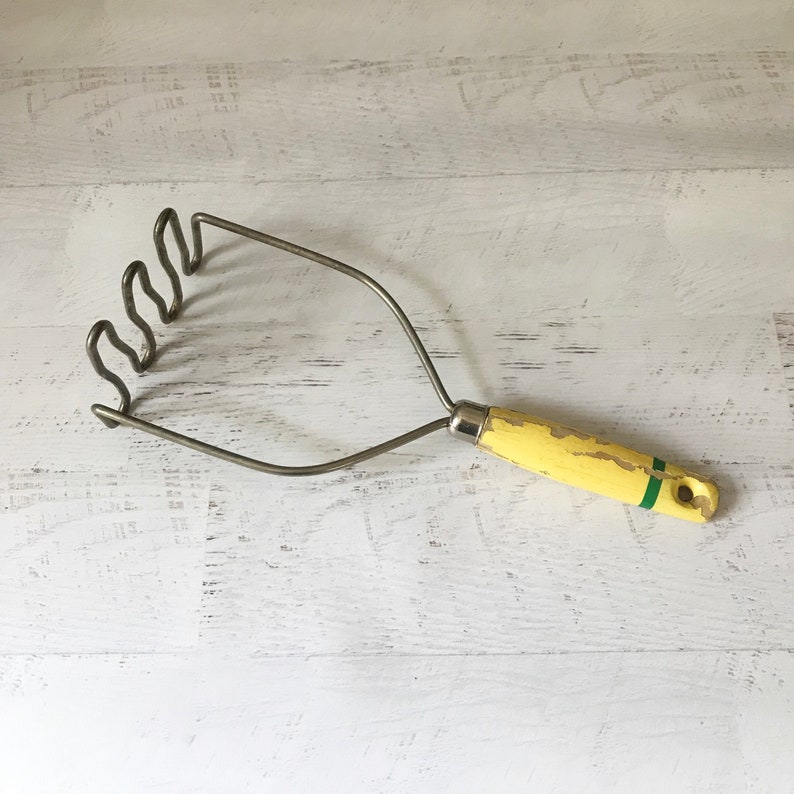 Bent Wire Rustic Yellow Wood Handle Primitive Farmhouse Decor Vintage Potato Masher Bent Wire Rustic Yellow Wood Handle, Primitive Farmhouse Decor
