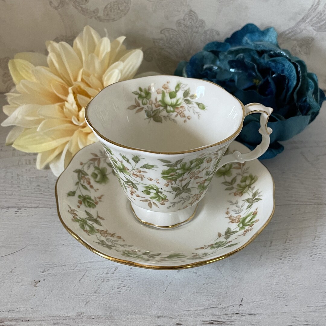 royal-albert-tea-cup-and-saucer-set-rose-chintz-series-green-velvet