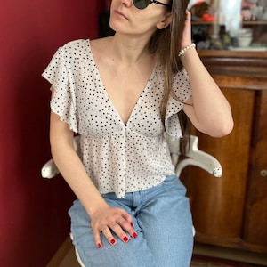 Vintage ruffle polka dot blouse / Romantic blouse / White and Black polka dot top / Ruffle blouse / Short sleep blouse / Open back