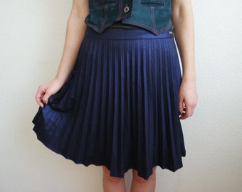 Vintage pleated skirt, Navy pleated mini skirts, Vintage skirt dark blue shiny, Mini skirt, Shiny womens skirt, Size EU 38