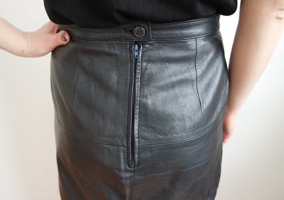 Vintage Black Real Leather Classic Woman Skirt Mi… - image 9