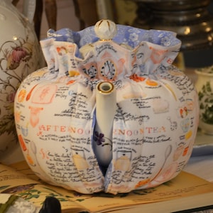 TEA COSY Large Size Afternoon Tea Drop In Snuggie Original fits your 42-48 Oz large teapot is lined with blue floral print zdjęcie 3