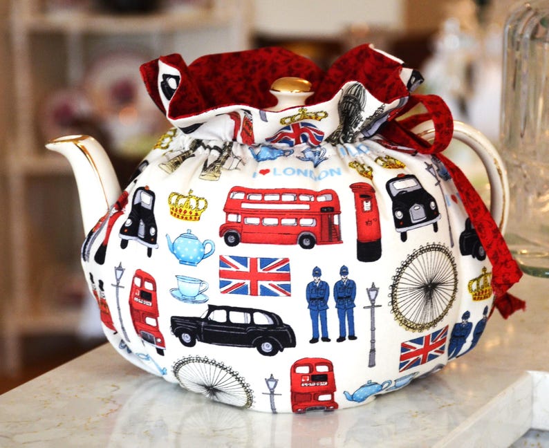 TEA COSY Small Size Drop In Snuggie Tea Cosy fits your 24-30 Oz teapot is made with British Icon cotton fabric lined with burgundy cotton Bild 8