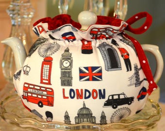 TEA COSY XS Plus London Icon Cotton fits an 18-22 Oz teapot or a ForLife 18 Oz teapot is line with red calico cotton