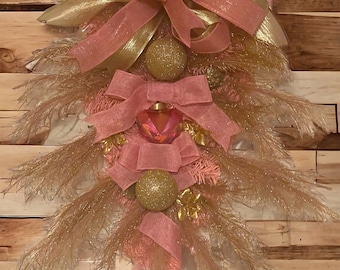 28” Holiday Pink Heart Jewel Door Swag