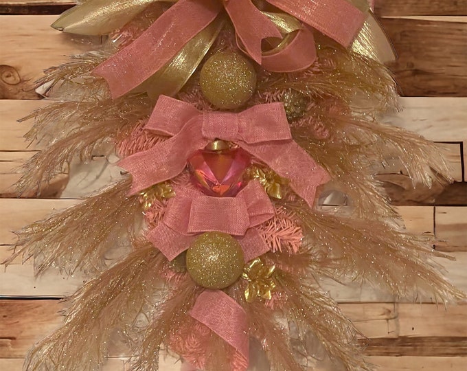 28” Holiday Pink Heart Jewel Door Swag