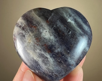 Piedra solar de iolita pulida con forma de corazón: Piedra de palma de zafiro de agua