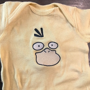 Traje de cosplay con cara de pato psíquico