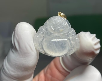 Wisiorek Budda z naturalnego birmańskiego jadeitu klasy A, wykonany ze złota 18-karatowego, z certyfikatem typu Ice