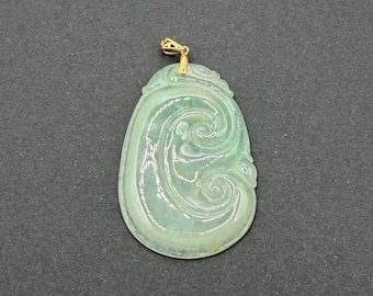 Ręcznie rzeźbiony wisiorek z jadeitu Ruyi – 18-karatowe złoto, chiński amulet – certyfikat typu lodu