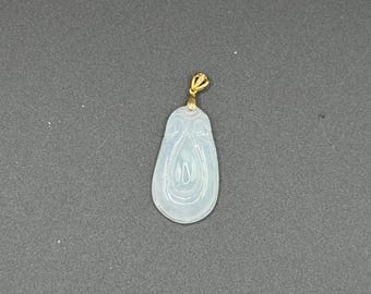 Wisiorek Ruyi z lodowego, jasnozielonego jadeitu – złoty amulet szczęścia