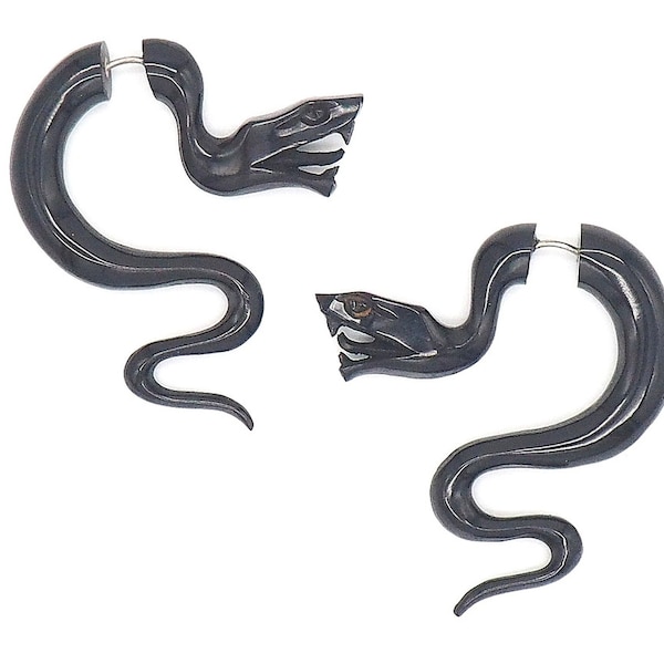 Fake Gauges Earrings - Handcarved - Serpents Earrings - Buffalo Horn - Sirurgical Steel Pin - Handmade