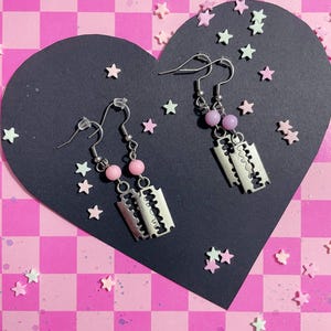 Menhera E-girl Grungy Razorblade Yami Kawaii Earrings