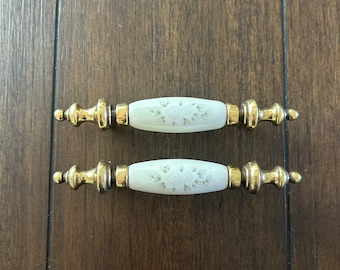 Belwith Vintage White Flowers with Antique Brass Bar Knob Hardware- 4 7/8", Drawer Pulls, Cabinets