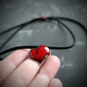 Collar de corazón/Pequeño colgante de corazón/Collar de corazón de esmalte rojo de San Valentín/Regalo romántico para ella/Collar delicado/Idea de regalo para esposa o novia