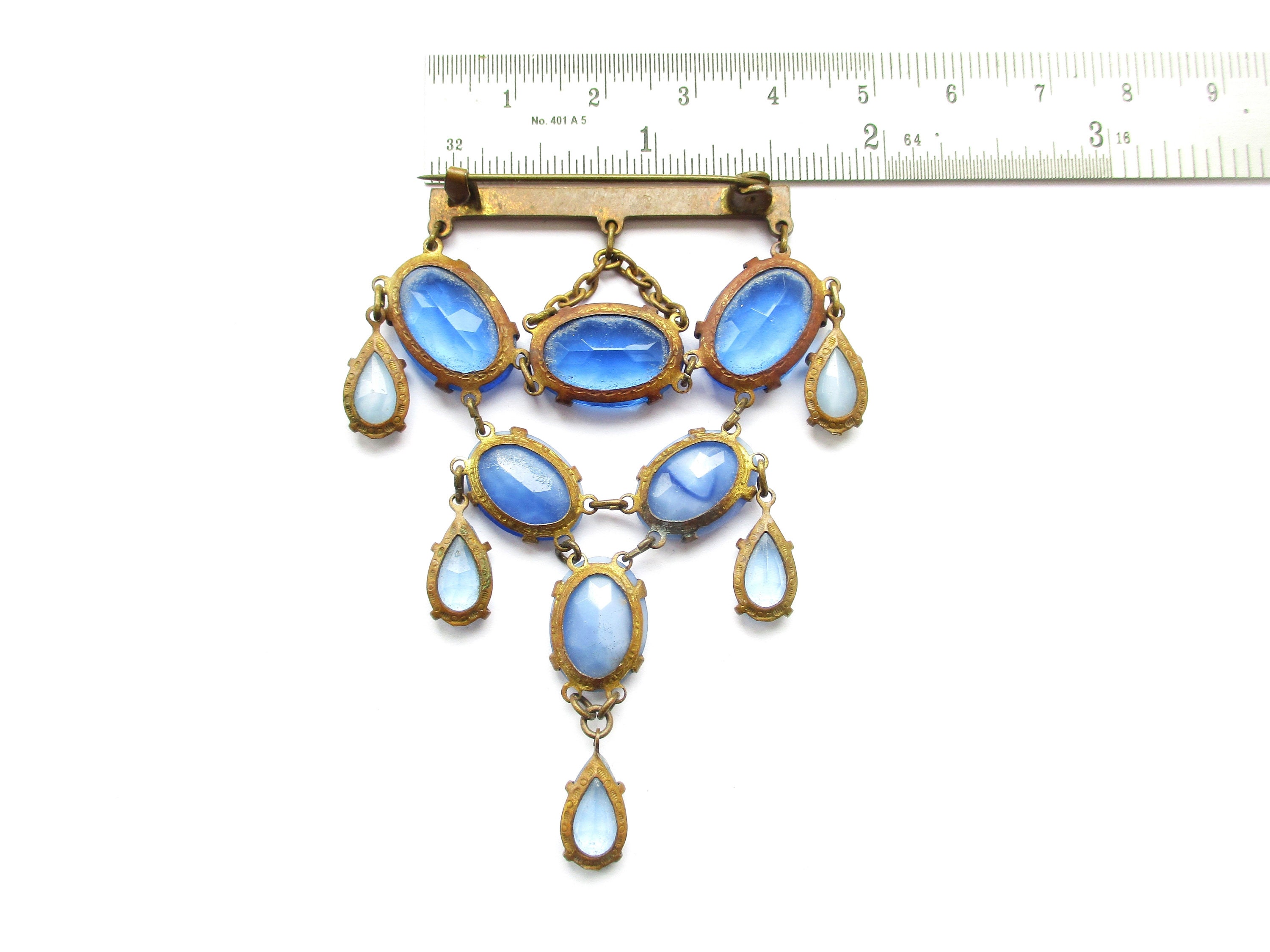 Broche Art Déco Vintage - Verre Tchèque Bleu - Monture En Laiton Ouvragé Motif Floral - 40x24mm