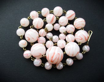 Collana vintage Art Déco con perline di vetro rosa ceche, anni '20/'30