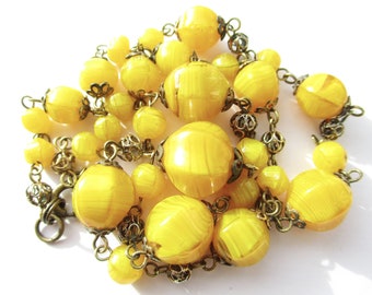 Collana vintage Art Déco con perle di vetro ceco giallo degli anni '20/'30