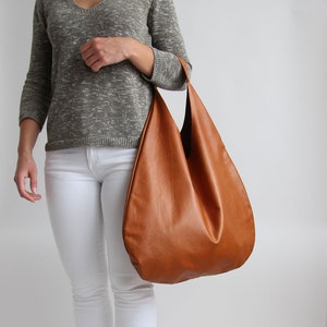 Large Soft Leather Hobo Bag – Vintage Style Brown Shoulder Purse for Daily Use with Magnetic Closure