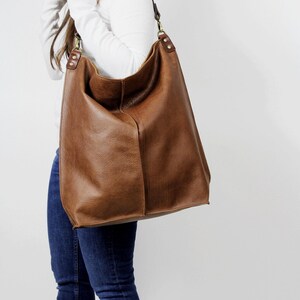 Bolso tote grande de piel / Bolso de hombro extragrande de piel auténtica / Bolso de mano artesanal para el día a día / Bolso de mano minimalista de piel marrón / Bolso con cremallera superior imagen 3