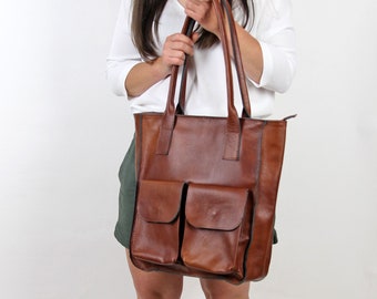 Bolso de mano: Bolso grande de hombro de piel marrón coñac con bolsillos
