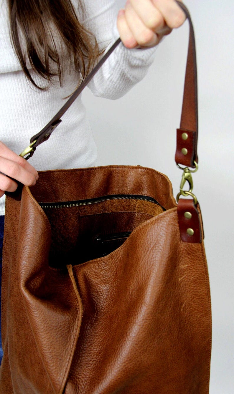 Bolso tote grande de piel / Bolso de hombro extragrande de piel auténtica / Bolso de mano artesanal para el día a día / Bolso de mano minimalista de piel marrón / Bolso con cremallera superior imagen 9