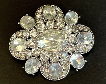 Broche vintage en strass Liz Claiborne, signée