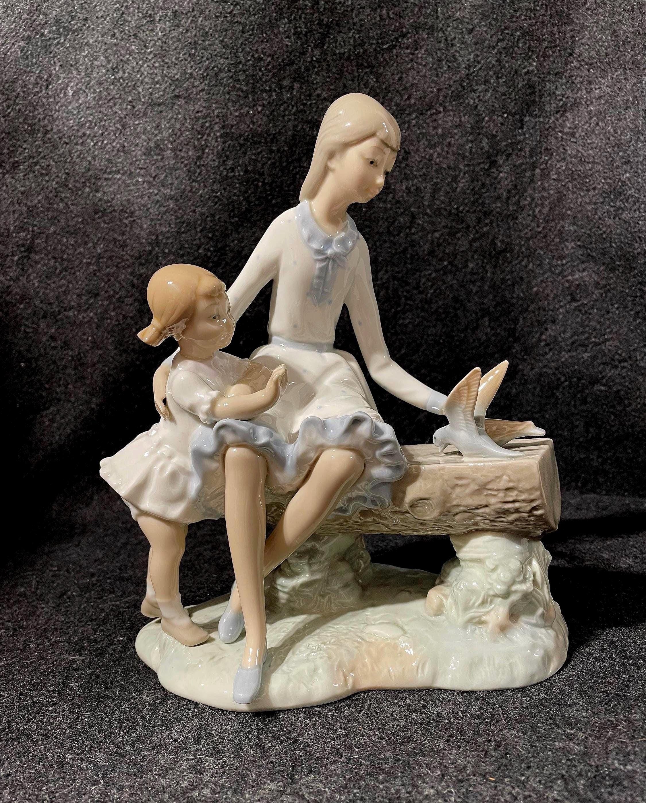 リヤドロ　LLADRO【ベンチに座る女性】WATING IN THA PARK Lladro Bench - Etsy