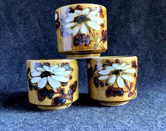 Otagiri Style Stoneware Yunomi Cups with White Daisy Design, Set of 3