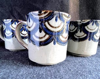 Set of 5 Gray Stoneware Mugs, Cobalt Blue Brown Scallop Fishscale Design