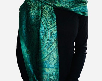 Foulard en soie vert émeraude Superbe étole cache-châle foulard en soie, 56 x 81 cm