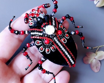 3d beetle brooch pin, Bead embroidered flying insect brooch, Black and red brooch , Statement beaded and velvet bug brooch