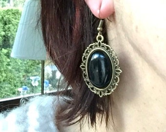 Vintage bronze or silver earrings in Obsidian