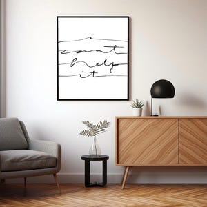Peut inclure: Impression artistique minimaliste en noir et blanc avec le texte "I can't help it" écrit à la main.