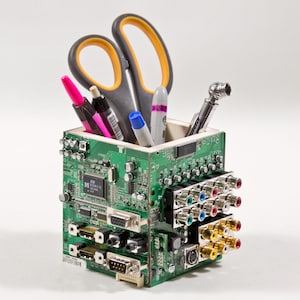 Circuit Board Pencil Pen holder, Computer Industrial look with engineer feel for the IT nerd in your life. Upcycled geek cool practical gift
