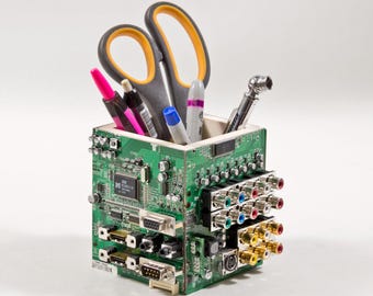 Circuit Board Pencil Pen holder, Computer Industrial look with engineer feel for the IT nerd in your life. Upcycled geek cool practical gift