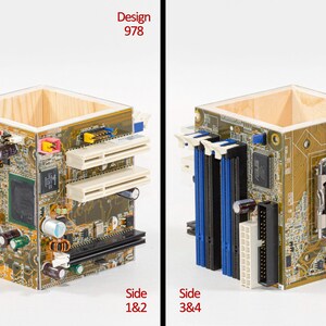 Peut inclure: Un porte-stylo carr&eacute; fabriqu&eacute; &agrave; partir de panneaux de carte m&egrave;re d'ordinateur recycl&eacute;s. L'ext&eacute;rieur pr&eacute;sente des circuits imprim&eacute;s dor&eacute;s avec divers composants &eacute;lectroniques, dont des fentes blanches et bleues, des condensateurs et un support de processeur. Le texte indique Design 978.