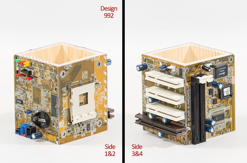 Peut inclure: Un organisateur de bureau carr&eacute; fabriqu&eacute; &agrave; partir de cartes de circuits imprim&eacute;s recycl&eacute;es avec un int&eacute;rieur en bois clair. L'ext&eacute;rieur pr&eacute;sente des composants &eacute;lectroniques, dont un support de processeur et des connecteurs. Texte Design 992.
