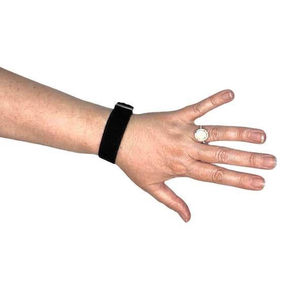 Amazon.com: Motion Sickness Bands Sea Sickness Wristbands Acupressure  Nausea Wristband/,Natural Relief of Nausea Headaches,Insomnia,Anxiety,Sleep  Aid, Morning Sickness,Motion Sickness-（1PCS Purple 1PCS Beryl） : Health &  Household